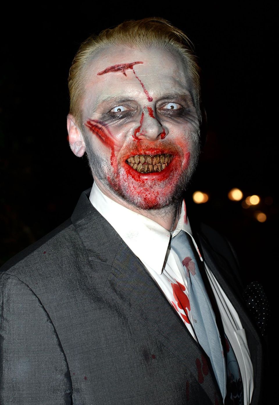 Simon Pegg gibt einen gruseligen Zombie. Simon Pegg gibt einen gruseligen Zombie.