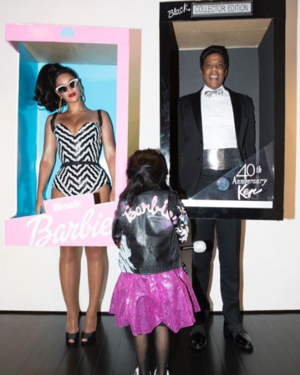 Beyonce Knowles und Jay-Z verkleidet als Barbie und Ken - und das auch noch originalverpackt! Beyonce Knowles und Jay-Z verkleidet als Barbie und Ken - und das auch noch originalverpackt!