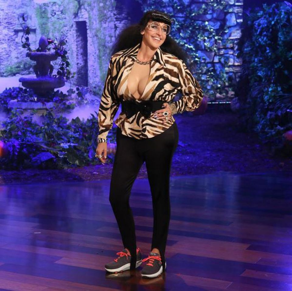 Der Kardashian-Clan hat Zuwachs bekommen. Talkshow-Queen Ellen DeGeneres verwandelt sich in "Karla Kardashian". Der Kardashian-Clan hat Zuwachs bekommen. Talkshow-Queen Ellen DeGeneres verwandelt sich in "Karla Kardashian".