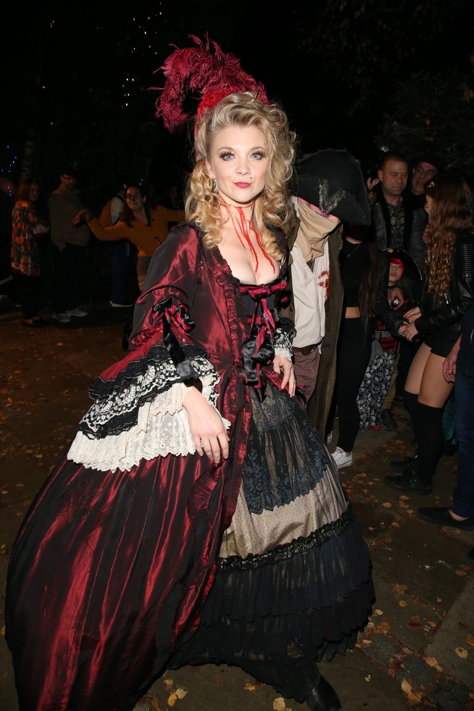 Natalie Dormer kommt als Untote zu "Jonathan Ross' Halloween Party" in London. Natalie Dormer kommt als Untote zu "Jonathan Ross' Halloween Party" in London.