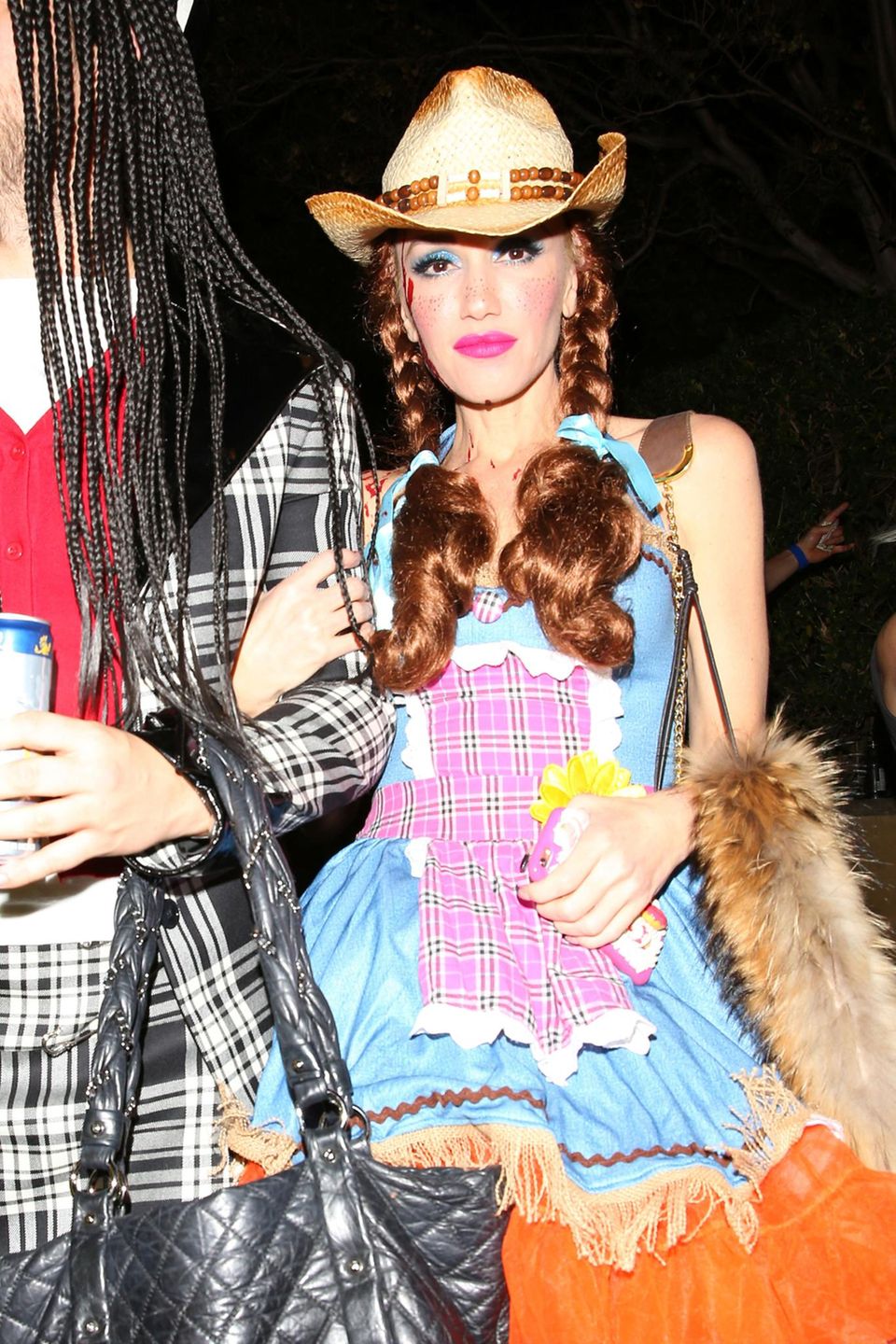Gwen Stefani verkleidet sich ganz unschuldig als Cowgirl "Jesse" aus dem Film "Toy Story". Gwen Stefani verkleidet sich ganz unschuldig als Cowgirl "Jesse" aus dem Film "Toy Story".