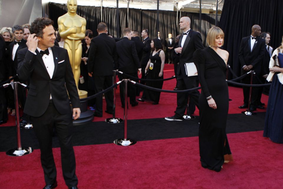 Mark Ruffalo wirft seiner Frau Sunrise Coigney bewundernde Blicke zu.