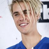 "Zurück in die Neunziger" war wohl Justin Biebers Styling-Motto anlässlich der iHeartRadio Music Awards. Blondierte Dreadlocks sieht man ja heutzutage sonst eher selten.
