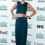 Im petrolfarbenen, bauchfreien Dress von Lyn Devon besucht Shooting-Star Shailene Woodley die Independent Spirit Awards in Santa Monica.
