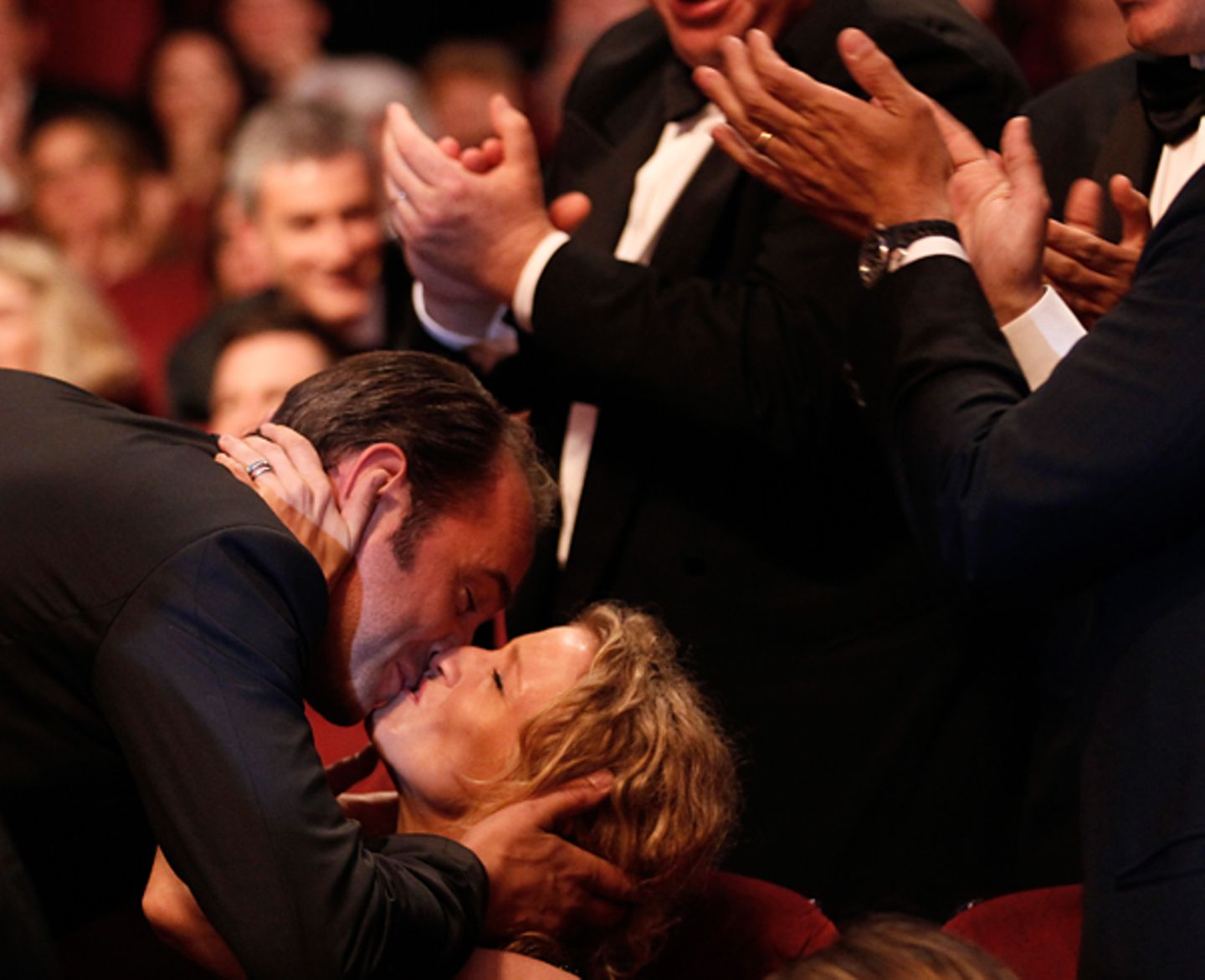 Filmfestival Cannes: Jean Dujardin wird als "Bester Hauptdarsteller" geehrt. Der erste Moment nach der Bakanntgabe gehört ihm un