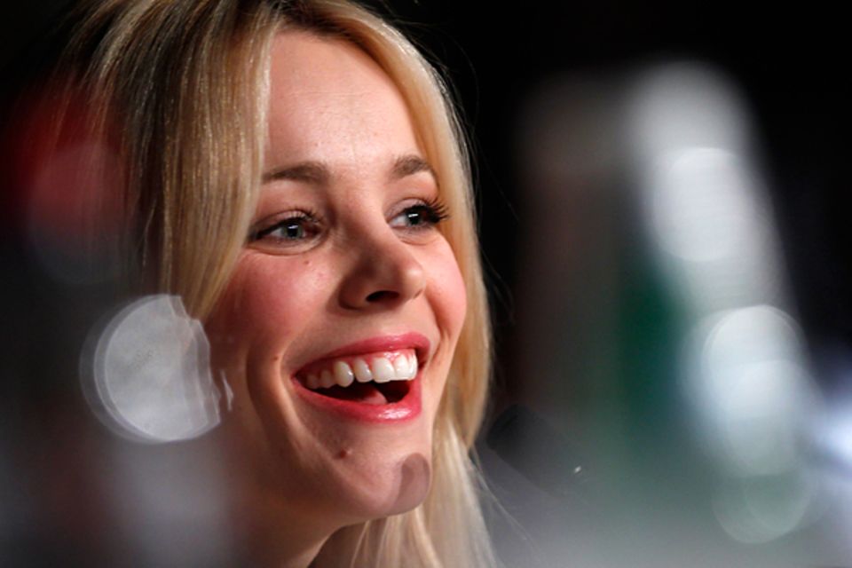 Filmfestival Cannes: Rachel McAdams gibt freudig Auskunft über den Film "Midnight In Paris", der das diesjährige Festival eröffn
