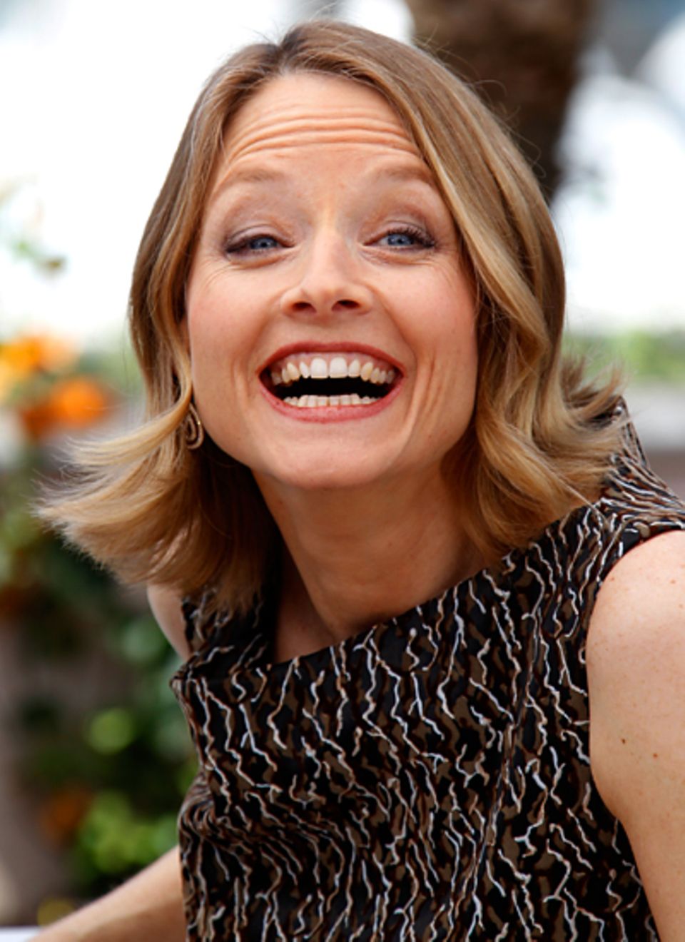 Filmfestival Cannes: Jodie Foster zeigt sich gut gelaunt beim Fototermin zu dem Film "Der Biber" ("The Beaver"). Filmfestival Cannes: Jodie Foster zeigt sich gut gelaunt beim Fototermin zu dem Film "Der Biber" ("The Beaver").
