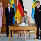 Schweden Staatsbesuch: Die Vier führen ein ausgiebiges Gespräch.