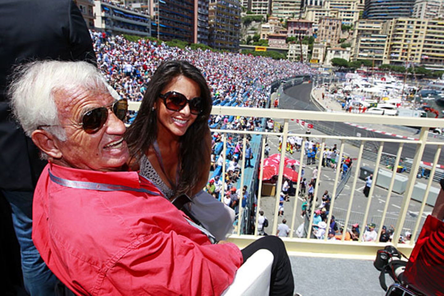 Jean-Paul Belmondo und seine Freundin Barbara Gandolfi genießen die sensationelle Aussicht.
