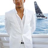 McLaren-Star Lewis Hamilton (in BOSS Black) genießt als Abwechslung zur Rennstrecke mal das maritime Flair.