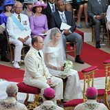 Fürstin Charlene wirkt während der Zeremonie sehr in sich versunken.