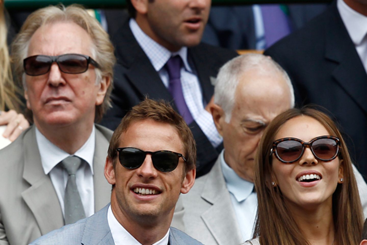 Wimbledon: Jenson Button und seine Freundin Jessica Michibata sehen sich das Finalspiel der Herren an.