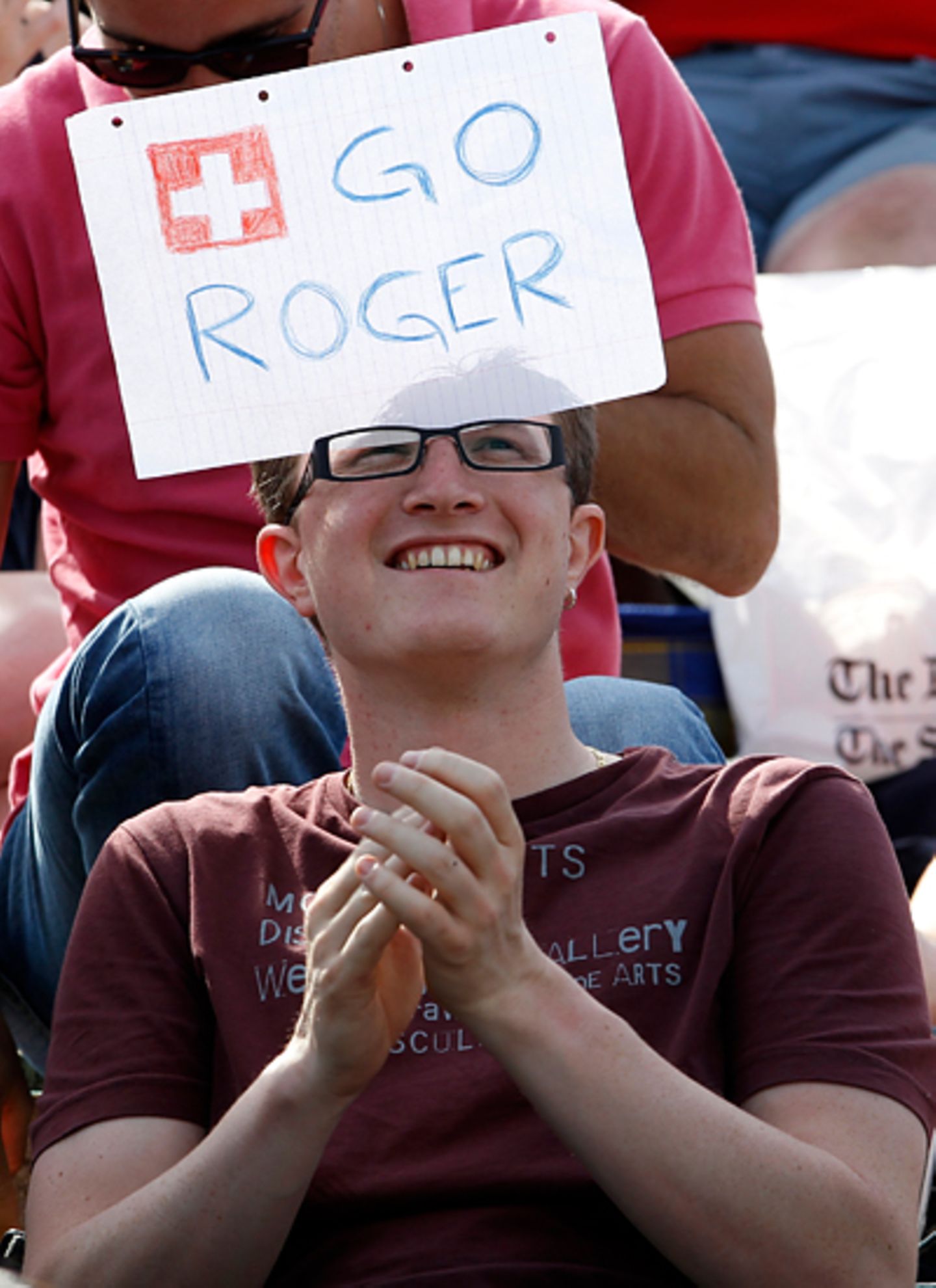 Wimbledon: Das Anfeuern dieses Fans hat leider nichts gebracht, Roger Federer scheidet aus dem Turnier aus.