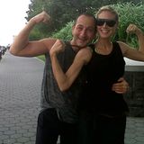 Heidi Klum Summer Run: 8. Juli 2011: Zeigt her eure Muskeln. Mit Designer Gilles Mendel kann das Topmodel auf jedeb Fall mithalt