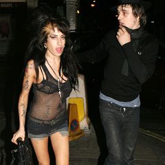 Zwei, die sich nicht gut tun: Immer öfter wird Amy Winehouse mit dem Skandalmusiker Pete Doherty gesichtet. Die beiden feiern wi