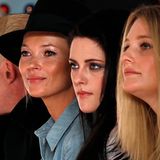 Fashion Week London: Kate Moss und Kristen Stewart gucken sich gemeinsam die "Mulberry"-Show an.