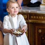 Prinzessin Estelle beweist sich beim Empfang auf Schloss Drottningholm als gute Gastgeberin.