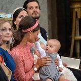 9. September 2016  Prinz Oscar streichelt vergnügt seine Mutter.