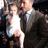 Harper Seven Beckham zeigt sich in New York in einer süßen Schwarz-Weiß-Kombination.