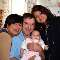 Narumol und Josef sind überglücklich über Familienzuwachs Jorafina und auch Narumols Tochter Jenny ist ganz stolz auf ihre klein