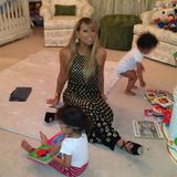 Nach ihren Konzerten beeilt Mama Mariah sich, um ihre Babies selbst ins Bett bringen zu können - im Bühnenoutfit auf High Heels natürlich.