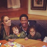 Gemeinsam holen Mariah Carey und Nick Cannon ihre Zwillinge Moroccan und Monroe vom Karateunterricht ab.
