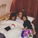 Mariah Carey kuschelt sich mit ihren Zwillingen ins neue Jahr.