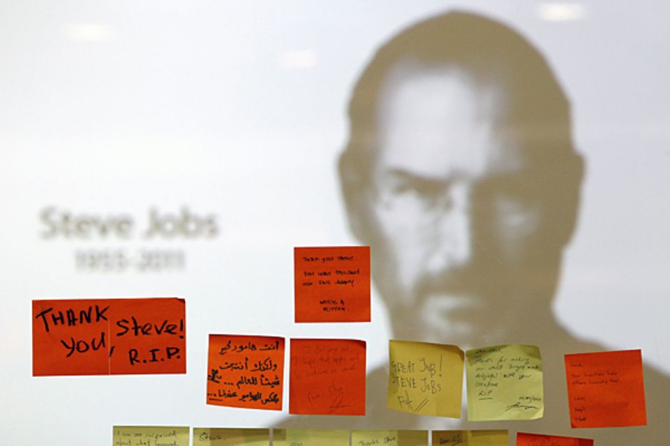 5. Oktober 2011: Apple-Chef Steve Jobs stirbt nach langem Krebsleiden mit 55 Jahren. 5. Oktober 2011: Apple-Chef Steve Jobs stirbt nach langem Krebsleiden mit 55 Jahren.