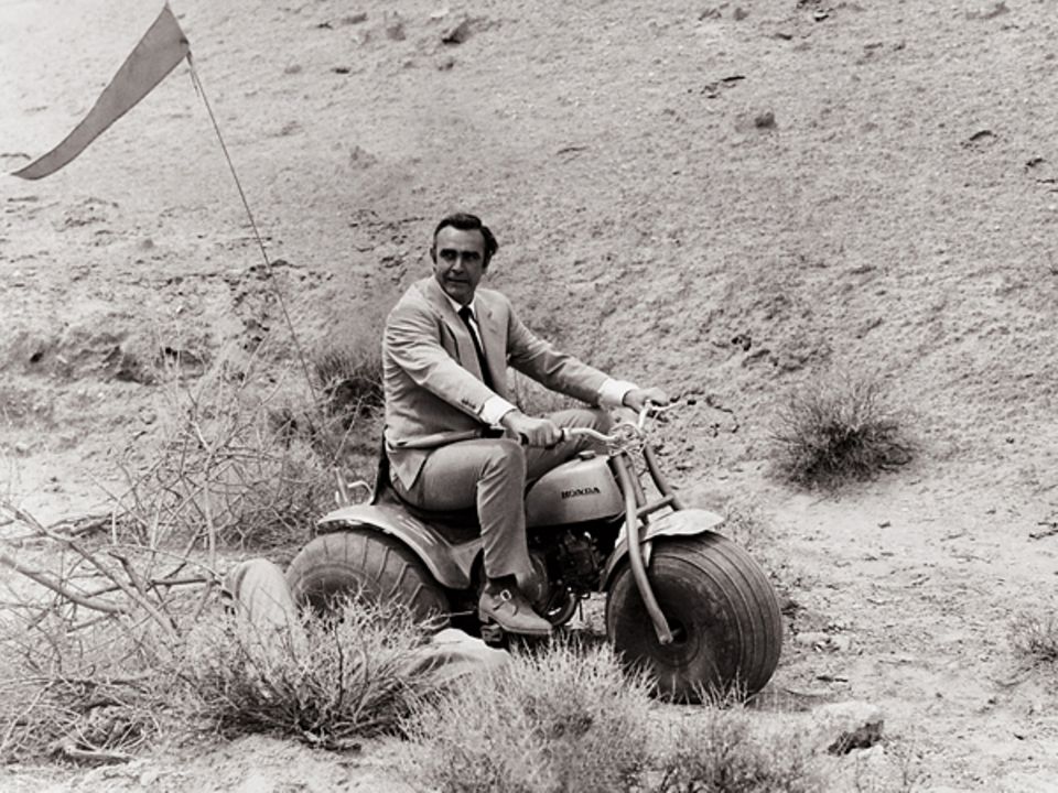 Stars & Bikes - Prominente und ihre Motorräder:
 Sean Connery in "James Bond 007 - Diamantenfieber" auf einer Honda ATC 90.