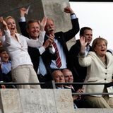 26. Juni 2011: Jubel im Berliner Olympiastadion zum Auftaktsieg der deutschen Fußballfrauen gegen Kanada: Steffi Jones, Bundespr