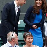 2. August 2012: Prinz William und Herzogin Catherine nehmen ihre Plätze am Spielfeldrand ein. Das royale Pärchen schaut sich das