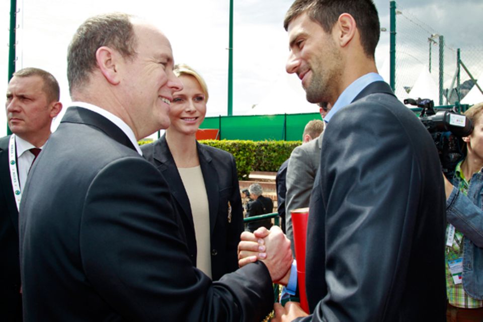 16. April 2012: Fürst Albert und Fürstin Charlène treffen Tennisprofi Novak Djokovic bei den "Monte Carlo Masters" in Monaco. 16. April 2012: Fürst Albert und Fürstin Charlène treffen Tennisprofi Novak Djokovic bei den "Monte Carlo Masters" in Monaco.