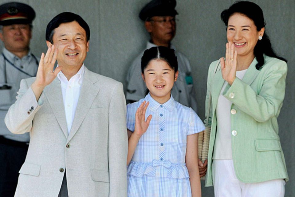 20. August 2012: Die japanische Kronprinzenfamilie, Prinz Naruhito, Prinzessin Masako und Tochter Prinzessin Aiko, startet in ih