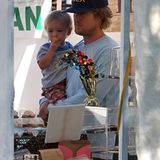 14. Oktober 2012: Owen Wilson und sein Sohn sehen sich auf dem Farmer's Market in Malibu um.
