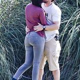 3. November 2012: Sie haben keine Auge für das Fußballspiel ihres Sohnes: Mark Wahlberg und seine Frau Rhea Durham stehen lieber