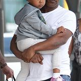 Mike Tyson kommt mit seiner Familie am Flughafen im westaustralischen Perth an.