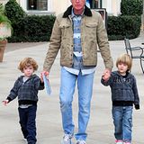 12. Dezember 2012: Irv Richards, der Vater von Denise Richards verbringt einen Nachmittag mit Charlie Sheens Söhnen Bob und Max.