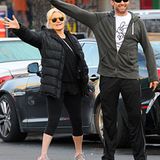 3. Dezember 2012: Gerade haben sie ihre Tochter in der Schule abgegeben, nun versuchen Hugh Jackman und seine Frau Deborra-Lee F