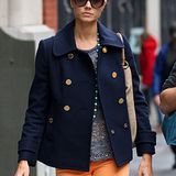 George Cloonesy Freundin Stacy Keibler wird immer eleganter, wie sie hier mit edlem Mantel, Sonnebrille und orangefarbener Jeans