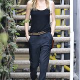 Schlicht und schön: Kate Bosworth mit Sonnenbrille, schwarzem Top und einer bequemen Baumwoll-Hose.