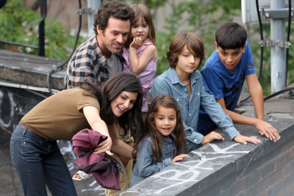 20. September 2012: Audrey Tautou dreht mit Romain Duris und deren Filmfamilie "Chinese Puzzle" im New Yorker Bezirk China Town.