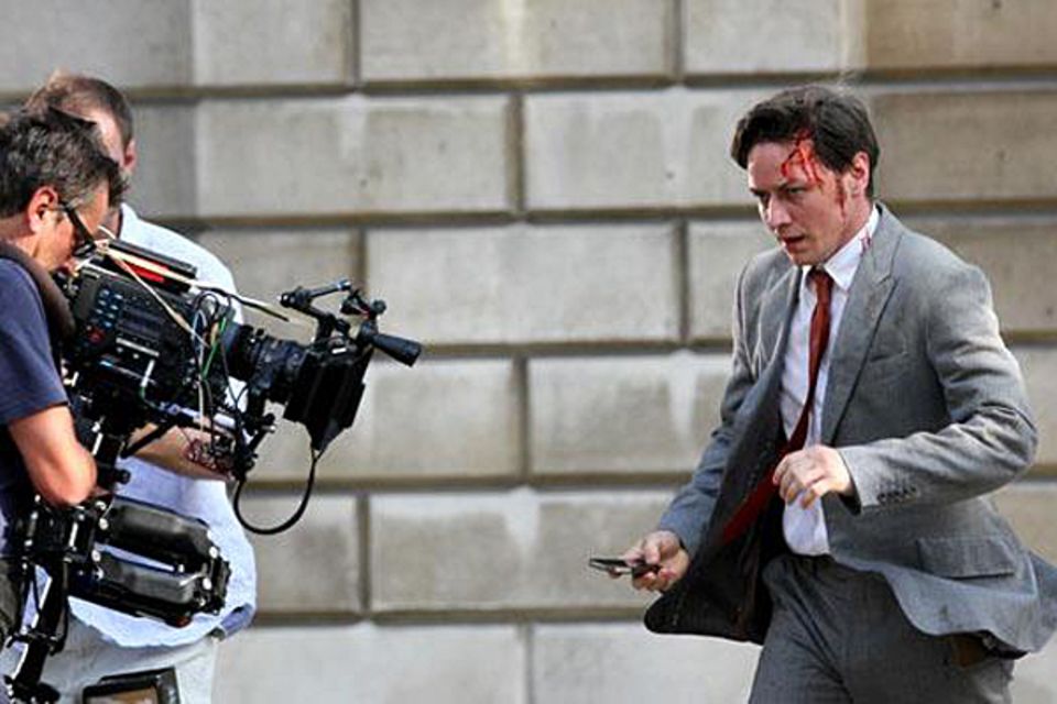 25. September 2012: Der Regisseur Danny Boyle postet bei Facebook ein Bild von James McAvoy bei Dreharbeiten zu seinem neuen Fil