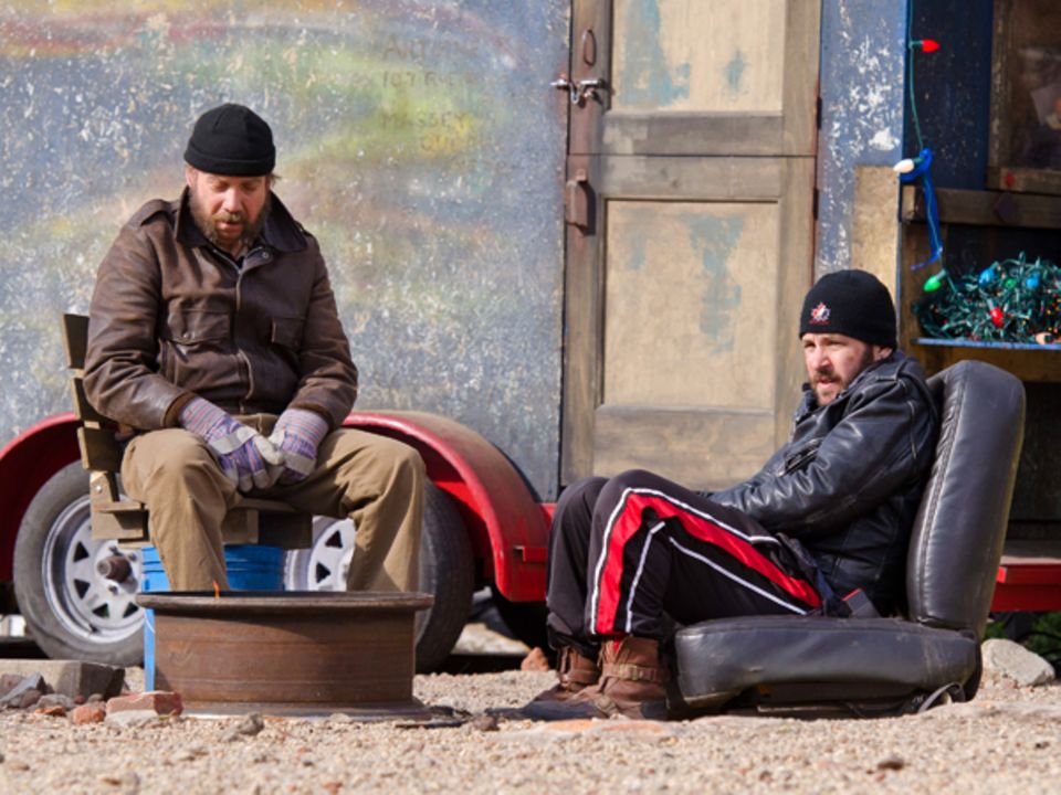 9. April 2012: Paul Giamatti und Paul Rudd filmen in Brooklyn "Lucky Dogs". 9. April 2012: Paul Giamatti und Paul Rudd filmen in Brooklyn "Lucky Dogs".