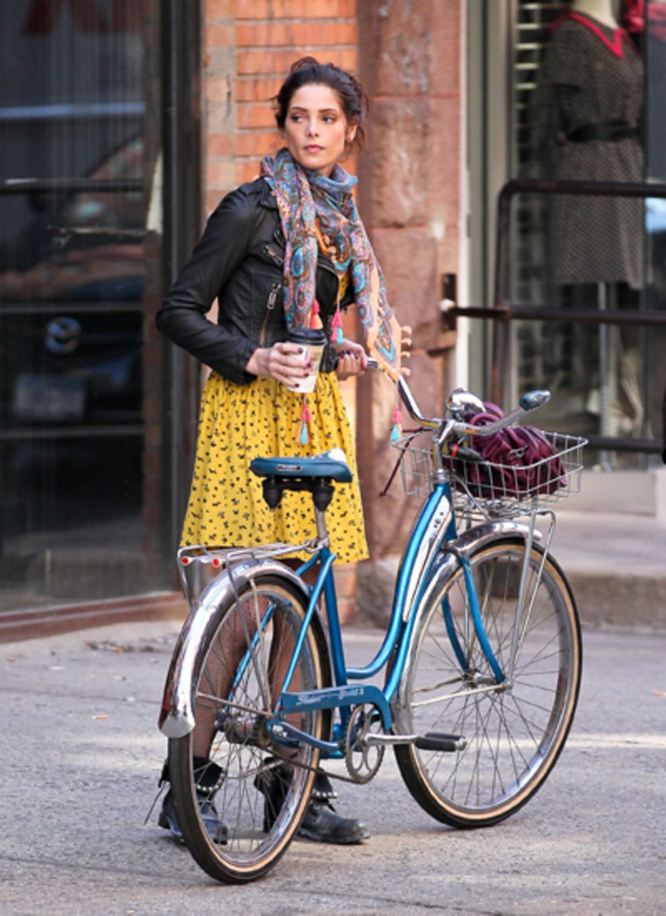 14. März 2012: Ashley Greene steht für "Americana" in New York City vor der Kamera. 14. März 2012: Ashley Greene steht für "Americana" in New York City vor der Kamera.