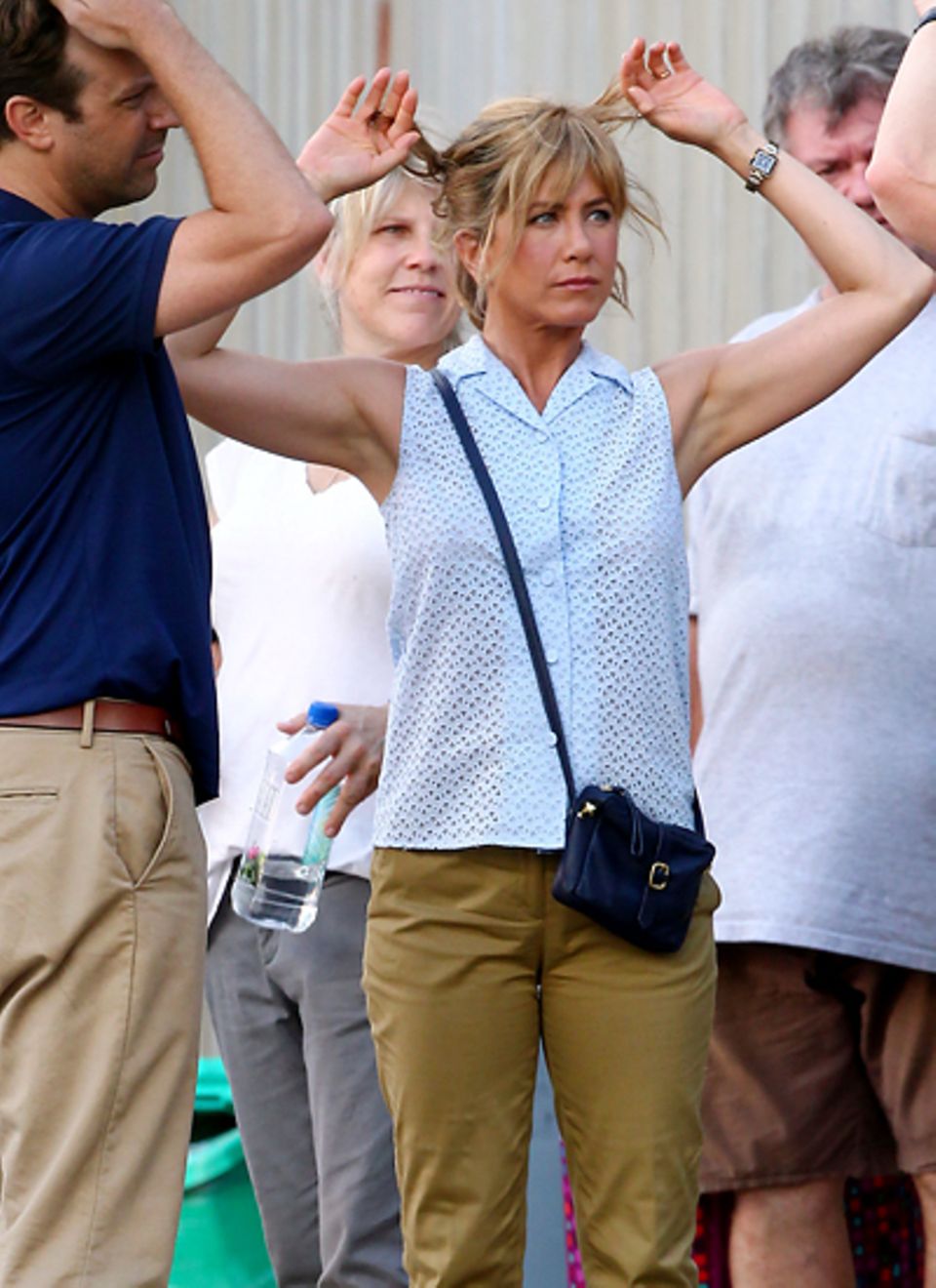 23. Juli 2012: Gemeinsam mit Jason Sudeikis steht Jennifer Aniston für die Komödie "We're the Millers" vor der Kamera. 23. Juli 2012: Gemeinsam mit Jason Sudeikis steht Jennifer Aniston für die Komödie "We're the Millers" vor der Kamera.
