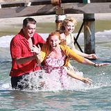 22. Oktober 2012: Kleine Erfrischung: Pierce Brosnan und Tony Collette drehen auf Mallorca "A Long Way Down".