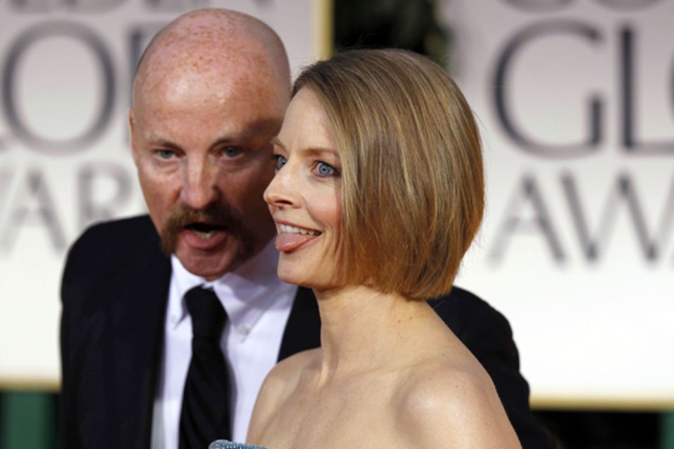 Was Jodie Foster da wohl gerade ins Ohr geflüstert bekommt? Was Jodie Foster da wohl gerade ins Ohr geflüstert bekommt?