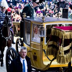 Zurück in der dänischen Hauptstadt lässt sich Königin Margrethe in einer vergoldeten Kutsche aus dem 19. Jahrhundert von Schloss