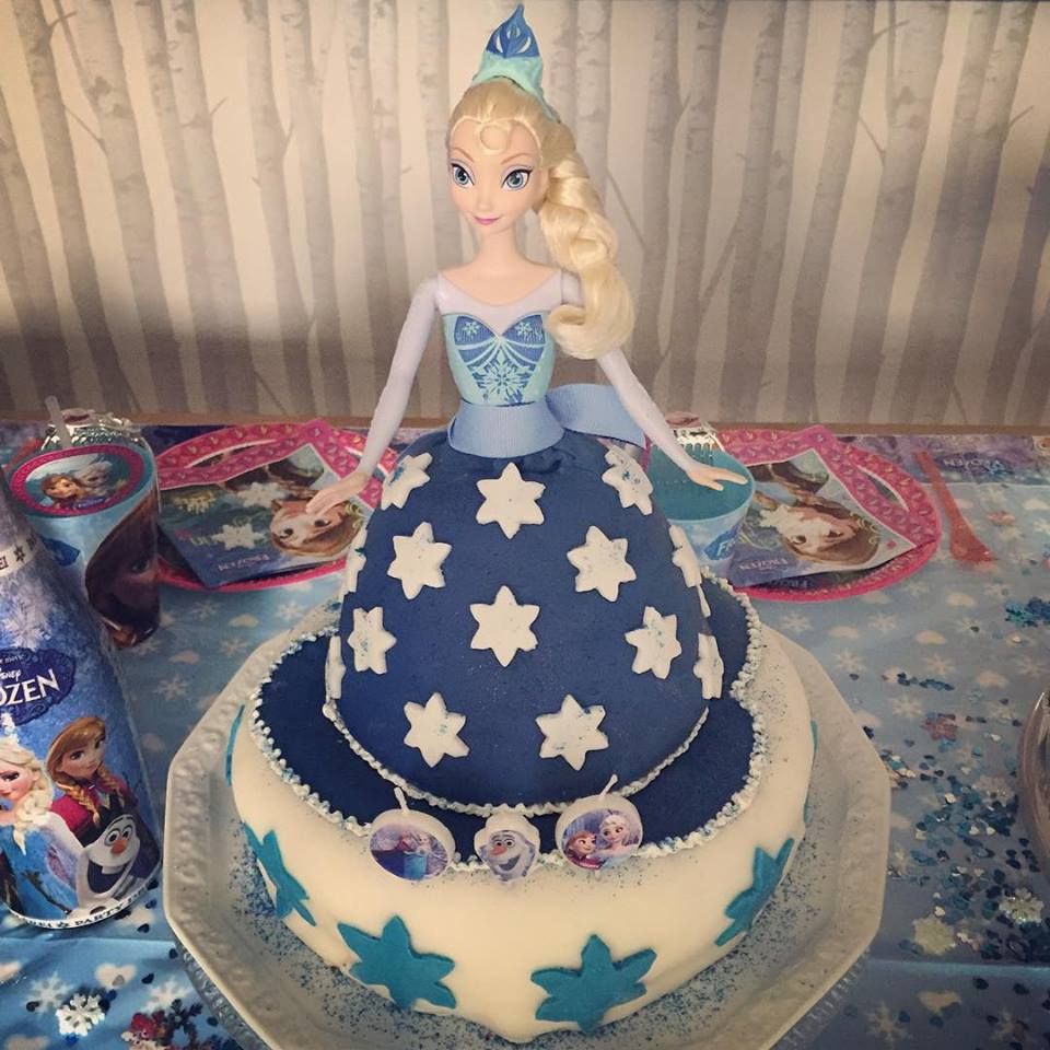 In mühevoller Abeit hat Jana Ina Zarrella diese "Frozen"-Torte gezaubert. In mühevoller Abeit hat Jana Ina Zarrella diese "Frozen"-Torte gezaubert.