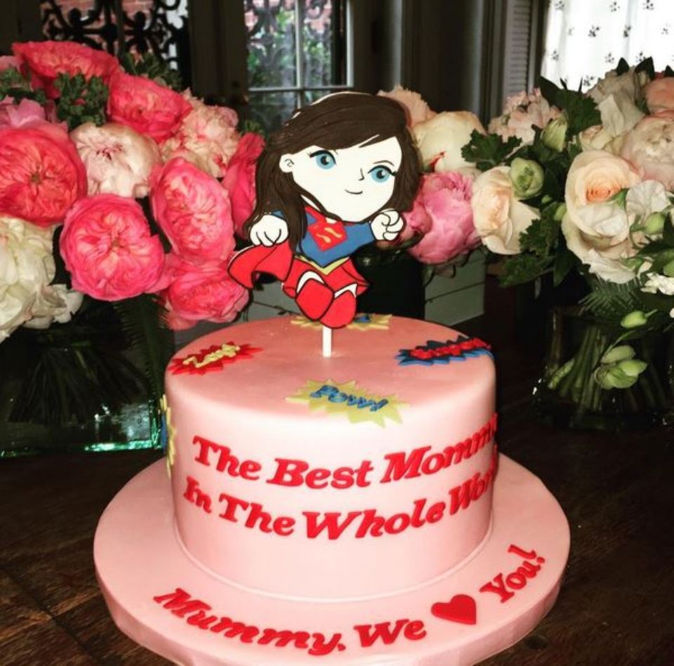 Liv Tyler ist für ihre Kinder die beste Mama in der ganzen Welt und bekommt das mit dieser coolen Torte gezeigt. Liv Tyler ist für ihre Kinder die beste Mama in der ganzen Welt und bekommt das mit dieser coolen Torte gezeigt.
